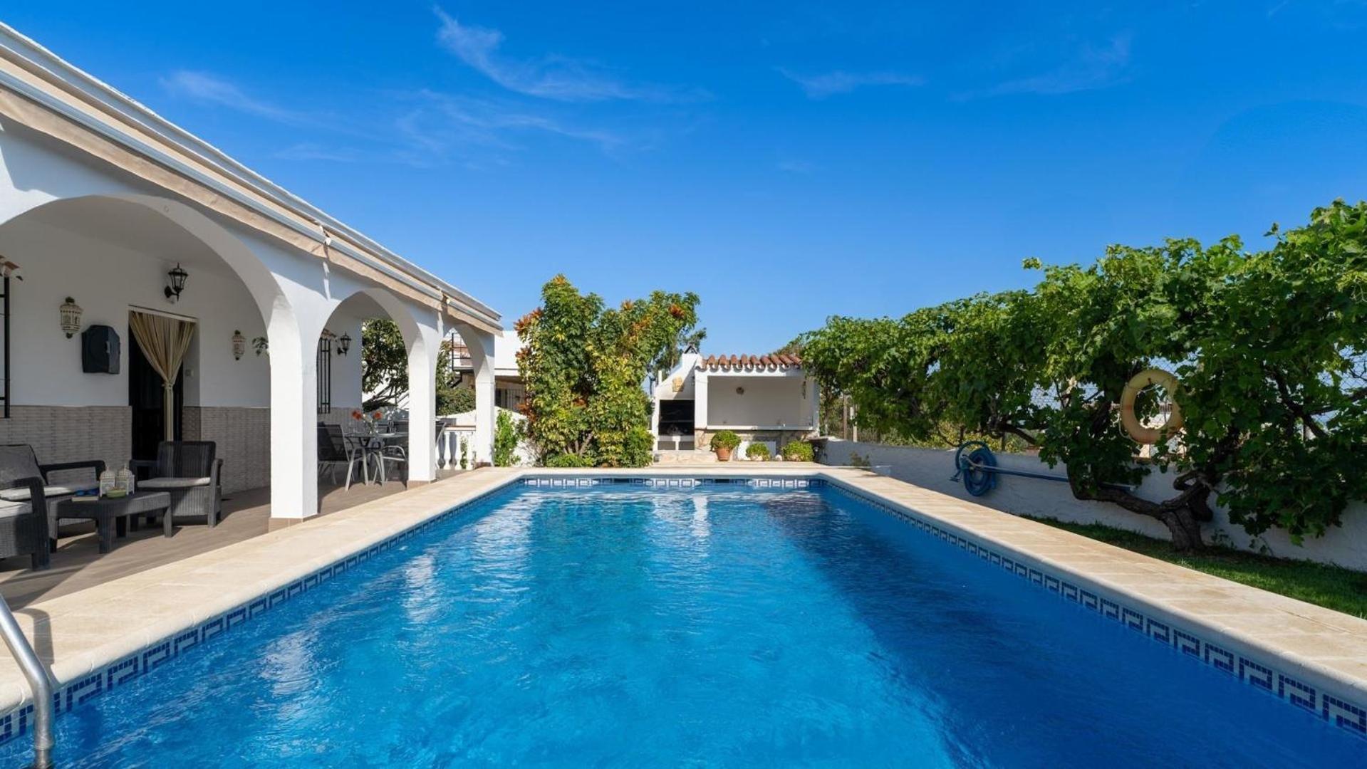 Mit Privatpool Fuer 6 Personen Ca 117 Qm In Nerja, Andalusien Costa Del Sol *